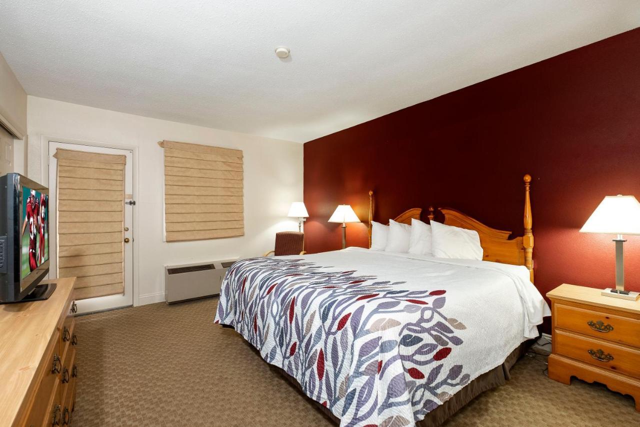 Red Roof Inn & Suites Hazleton Extérieur photo