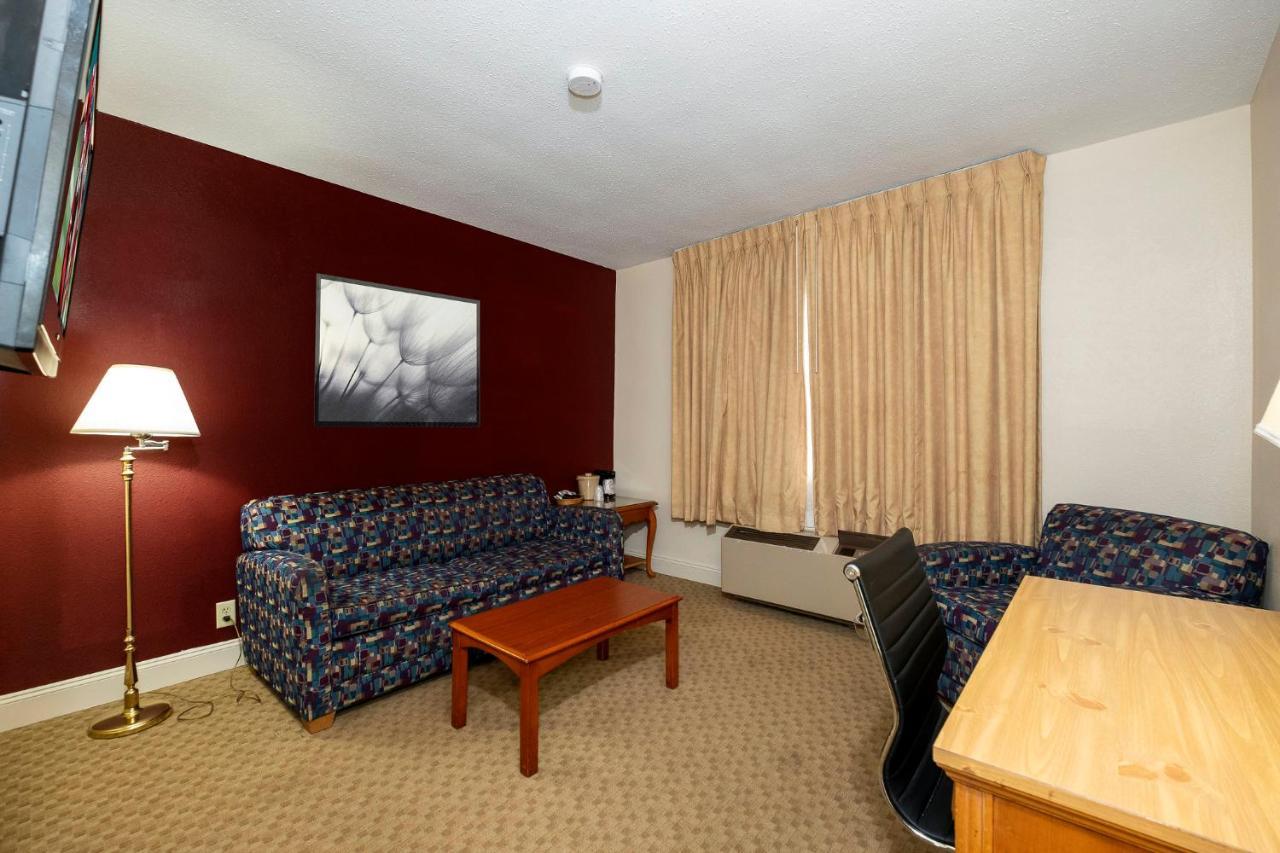 Red Roof Inn & Suites Hazleton Extérieur photo