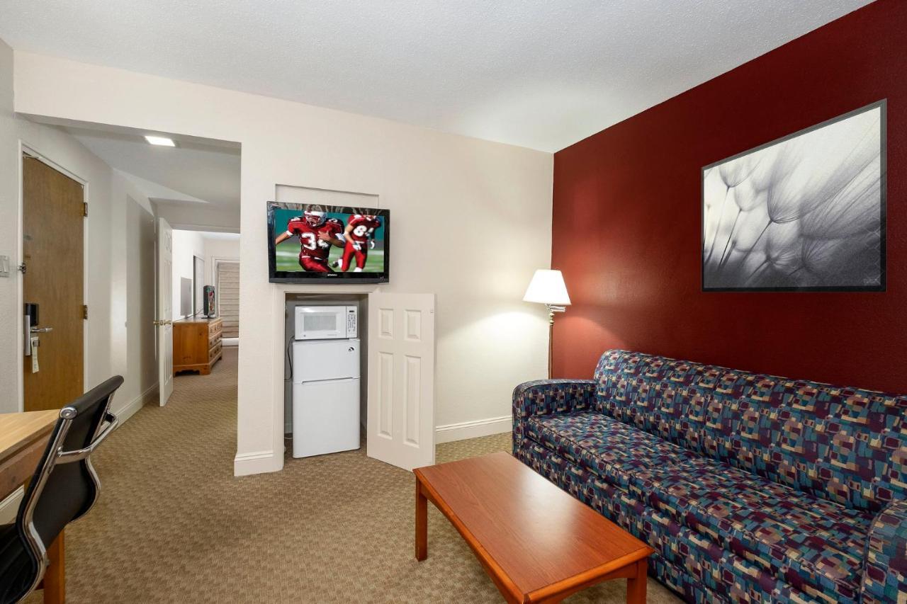 Red Roof Inn & Suites Hazleton Extérieur photo