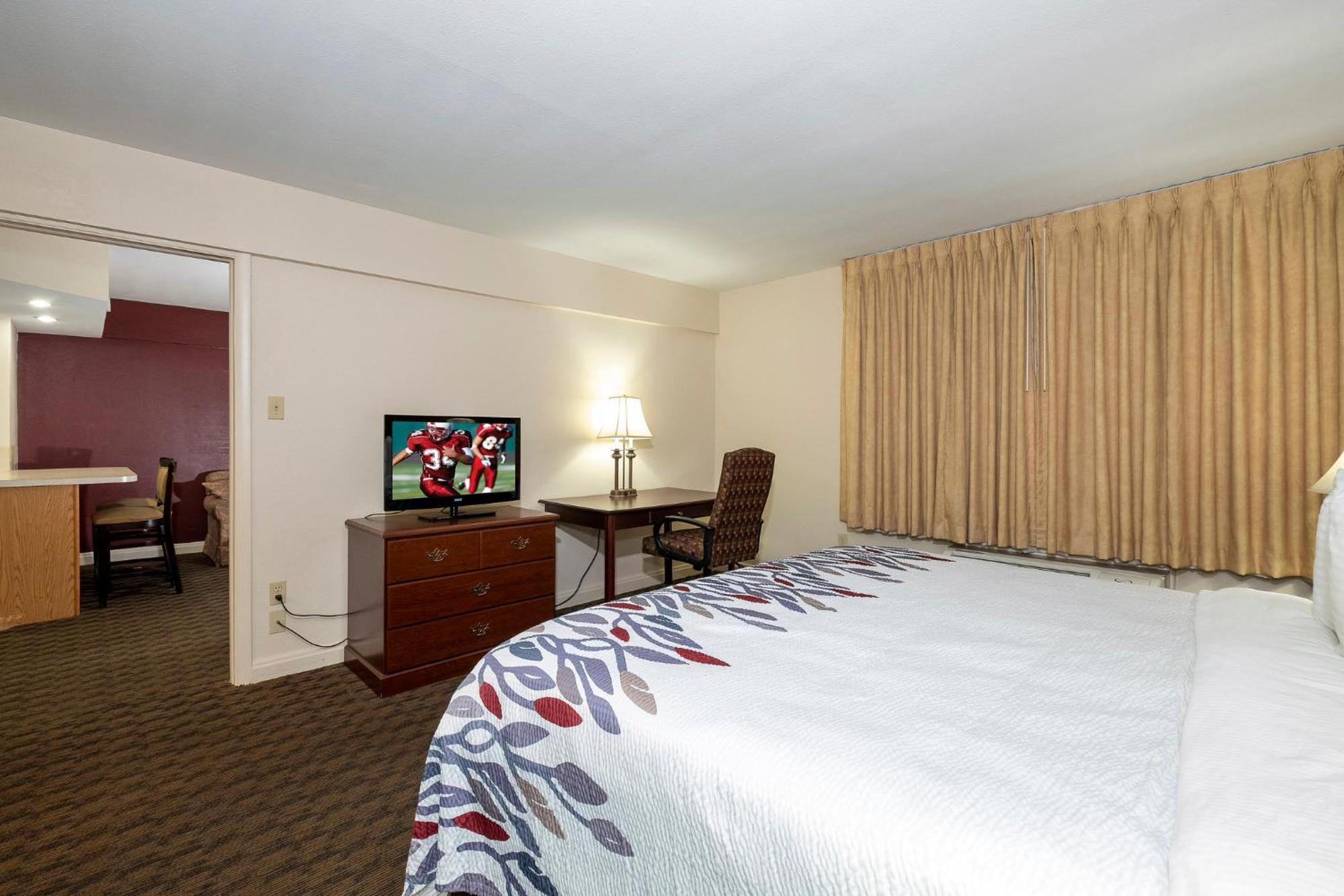 Red Roof Inn & Suites Hazleton Extérieur photo