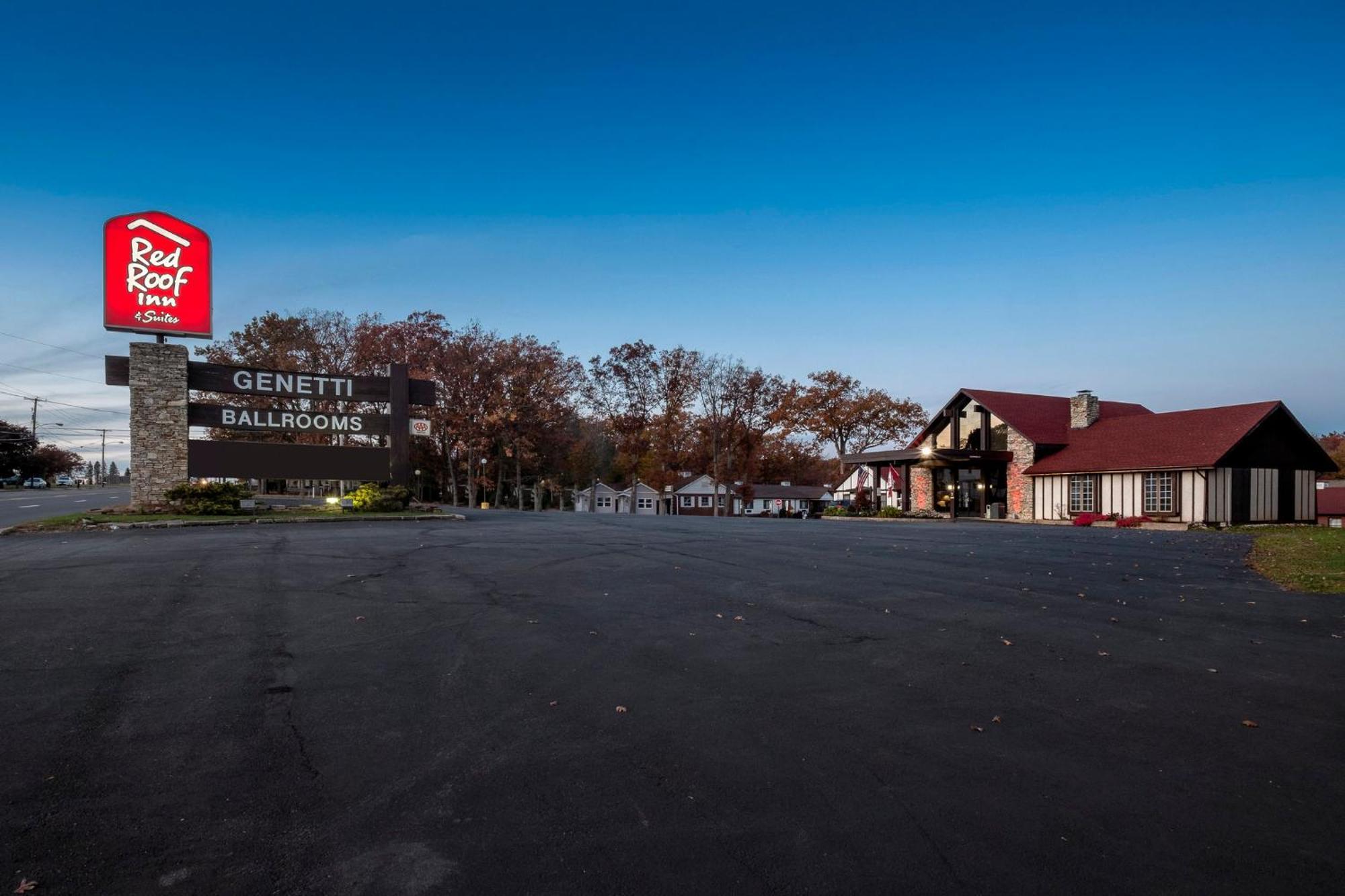 Red Roof Inn & Suites Hazleton Extérieur photo